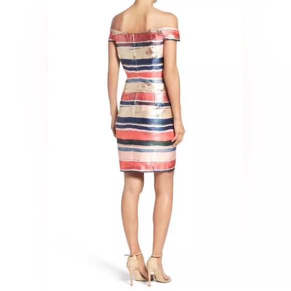 Adrianna Papell Gold Leaf Jacquard Sheath Dress
Size 14 - Picture 2 of 12